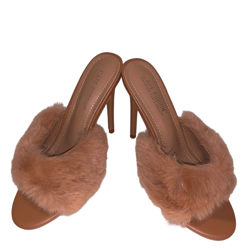 🔥SEXY🔥CAPE ROBBIN❤️STILETTO FAUX FUR HEELS!NWOT